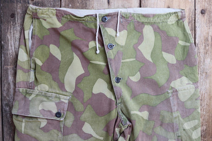 Vintage 1970s Finnish M62 camo trousers - windproof paratrooper pants - 38” x 35”