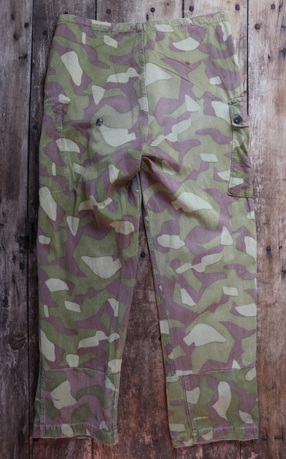 Vintage 1970s Finnish M62 camo trousers - windproof paratrooper pants - 38” x 35”