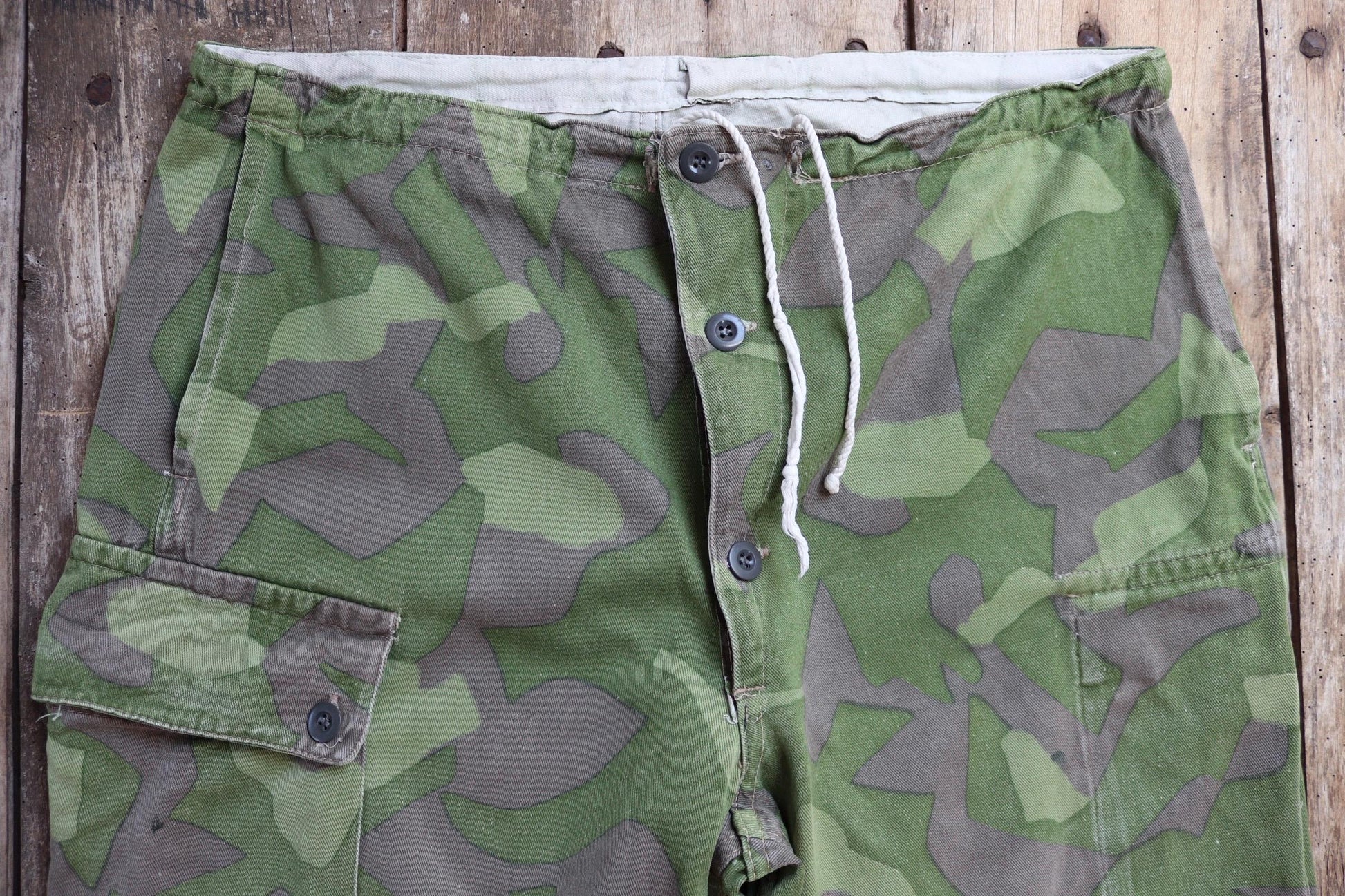 Vintage 1960s Finnish M62 camo trousers - windproof paratrooper pants - 37” x 33”