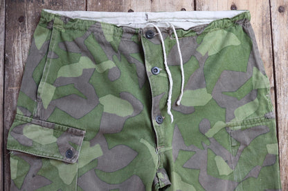 Vintage 1960s Finnish M62 camo trousers - windproof paratrooper pants - 37” x 33”