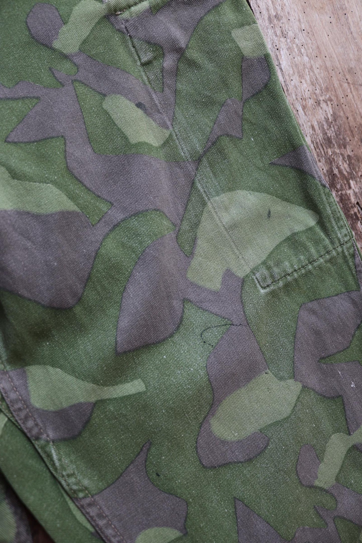 Vintage 1960s Finnish M62 camo trousers - windproof paratrooper pants - 37” x 33”
