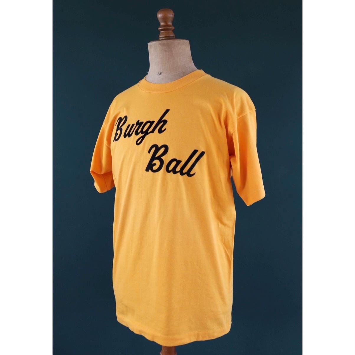 Vintage 1990s single stitch t shirt - golden yellow tee - flock print - 44” chest