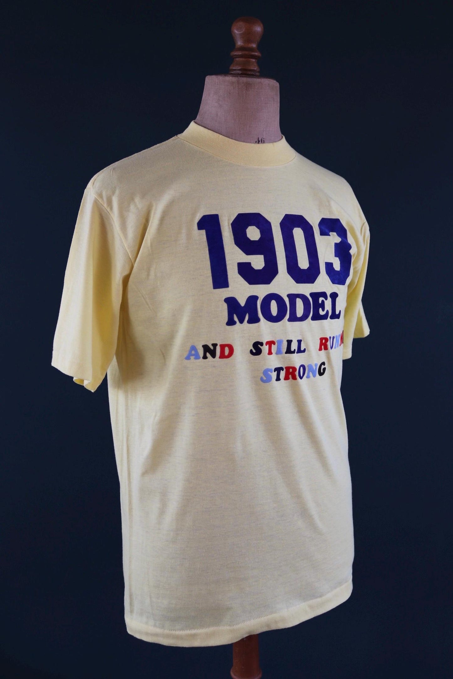 Vintage 1980s t shirt - single stitch - flock print - 40” chest