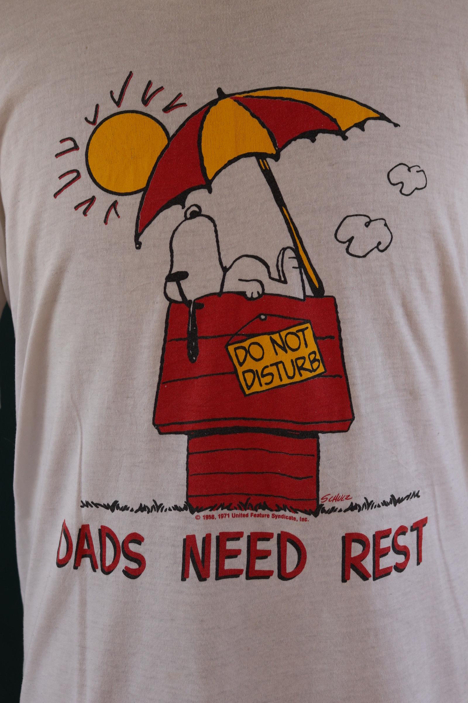 Vintage 1980s Snoopy t shirt - Peanuts print tee - dads need rest - 46” chest