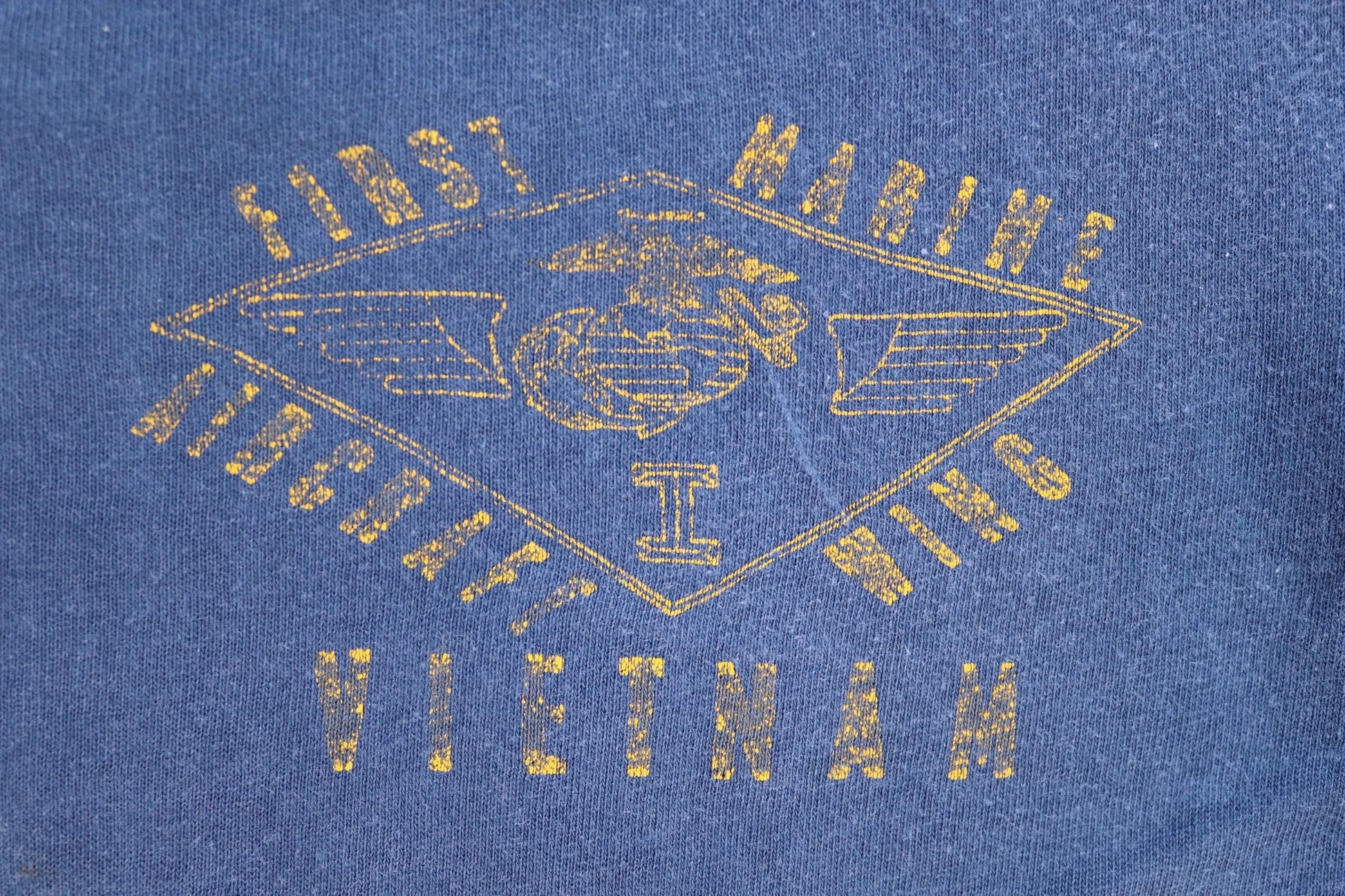 Vintage 1970s Vietnam tour souvenir t shirt - 1st Marine tee - 32” chest - airborne troops