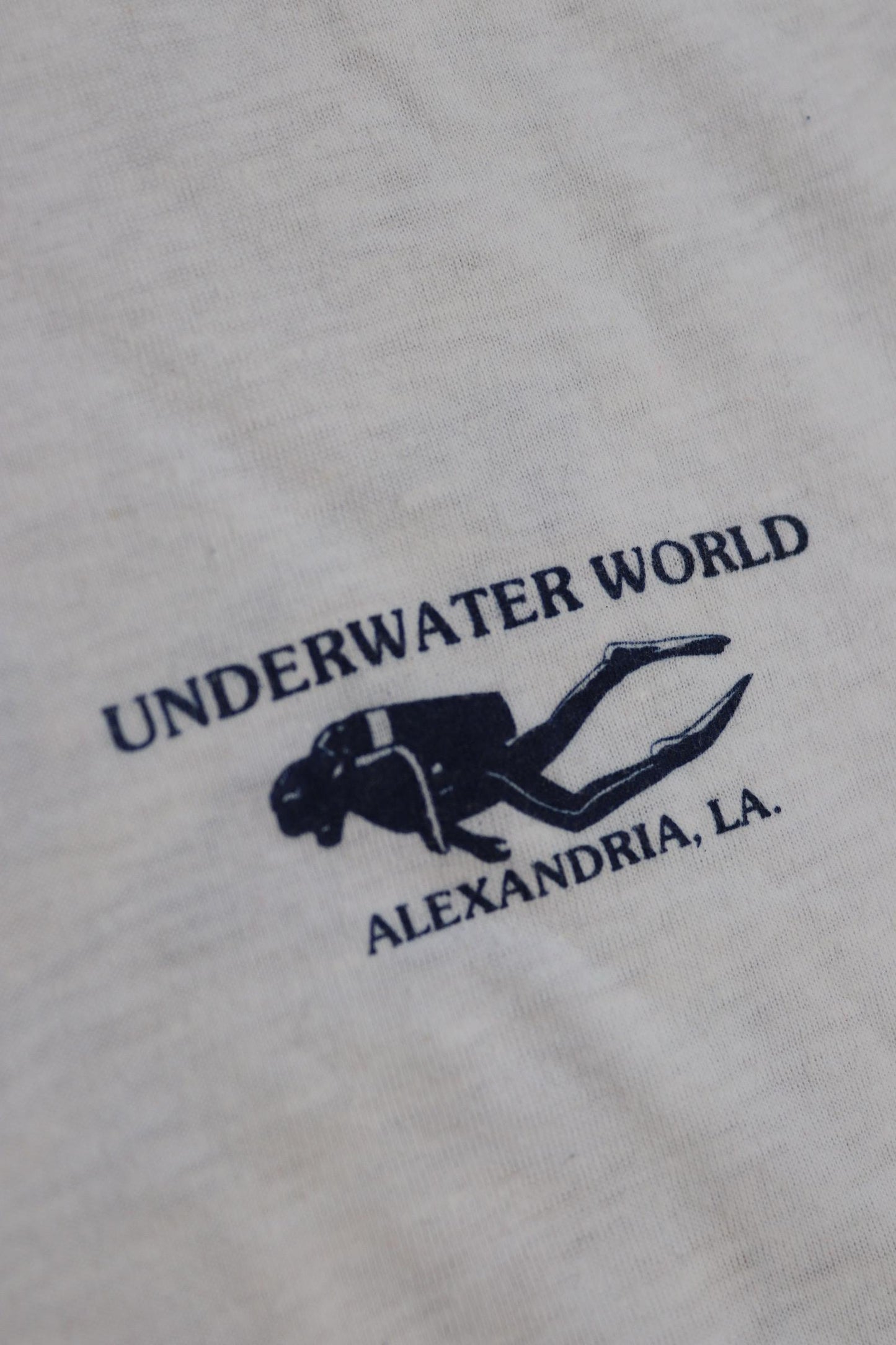 Vintage 1990s spear fishing t shirt - tourist souvenir - Underwater World - 38” chest