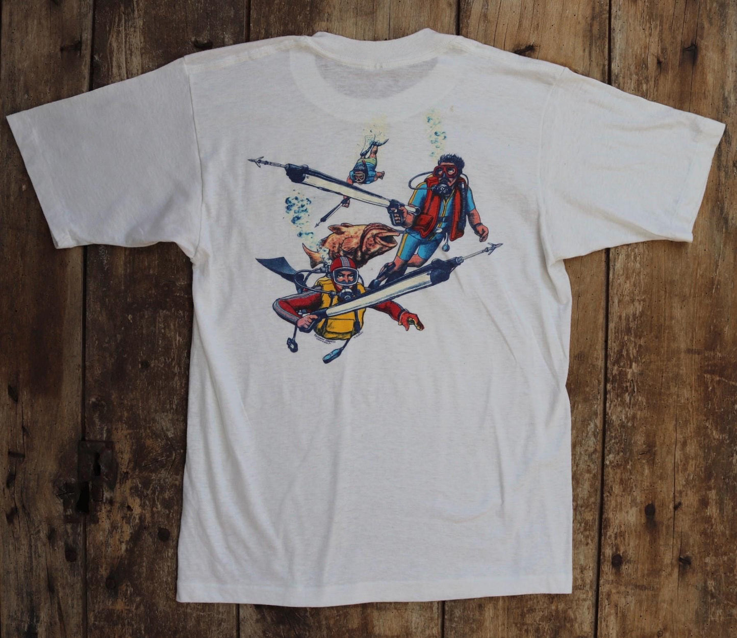 Vintage 1990s spear fishing t shirt - tourist souvenir - Underwater World - 38” chest