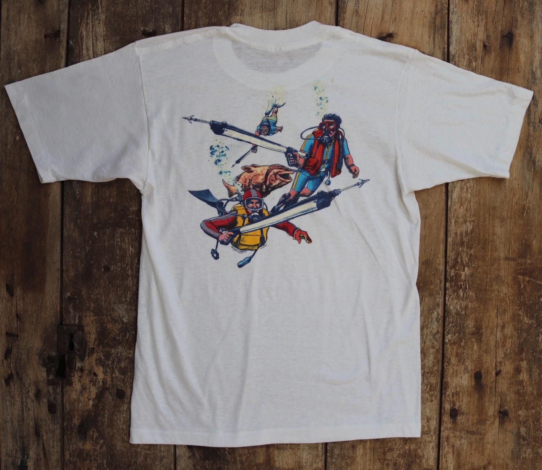 Vintage 1990s spear fishing t shirt - tourist souvenir - Underwater World - 38” chest