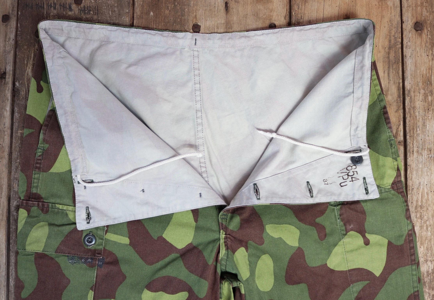 Vintage 1980s Finnish M62 camo trousers - windproof paratrooper pants - 40” x 28”