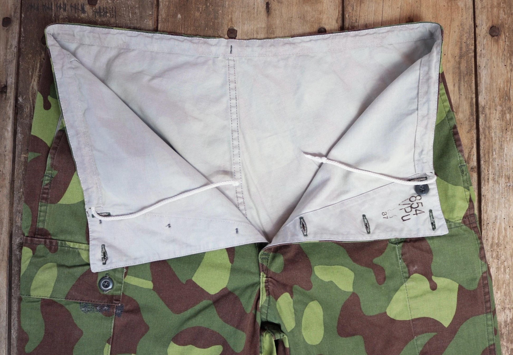 Vintage 1980s Finnish M62 camo trousers - windproof paratrooper pants - 40” x 28”