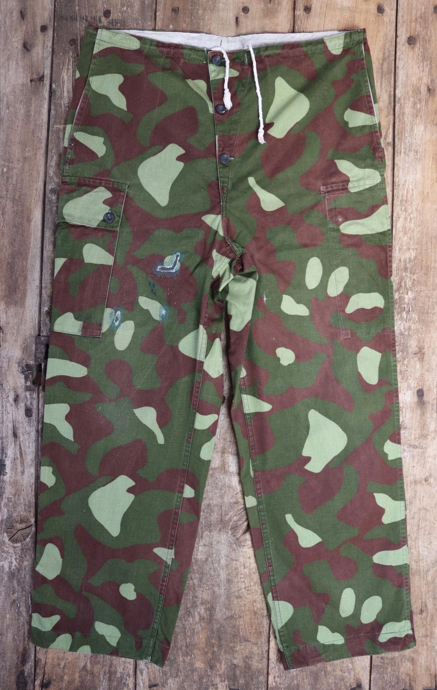Vintage 1980s Finnish M62 camo trousers - windproof paratrooper pants - 38” x 29”