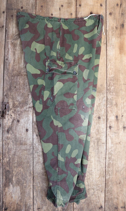 Vintage 1980s Finnish M62 camo trousers - windproof paratrooper pants - 42” x 30”