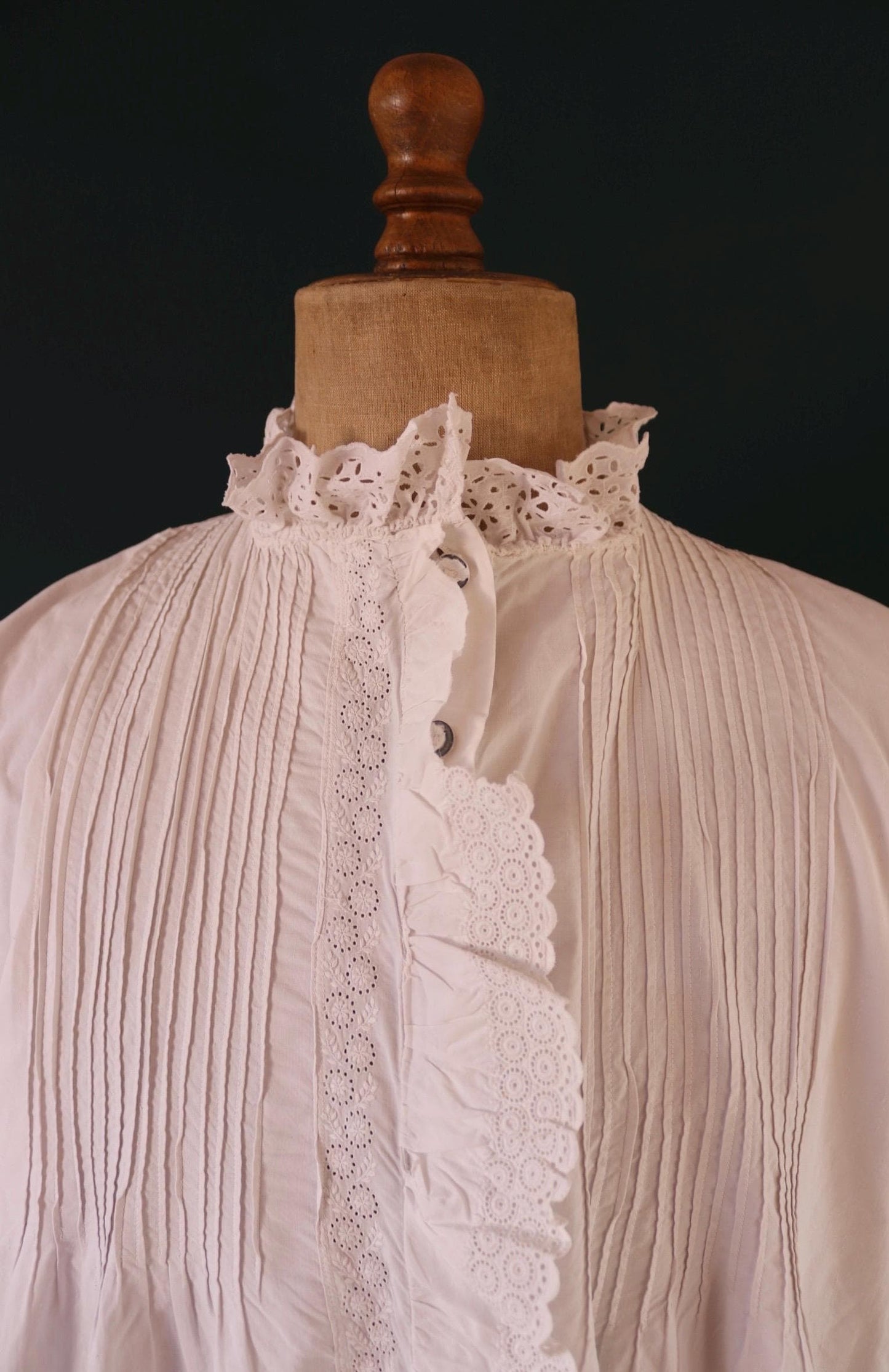Antique 1800s Victorian white cotton nightgown - vintage 1900s dress - cottagecore - broderie Anglais - 56” chest