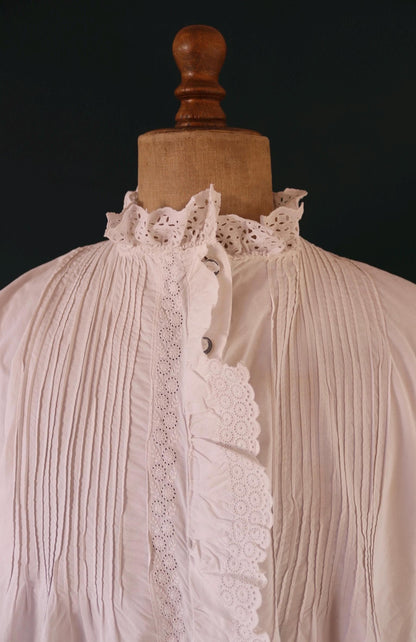 Antique 1800s Victorian white cotton nightgown - vintage 1900s dress - cottagecore - broderie Anglais - 56” chest