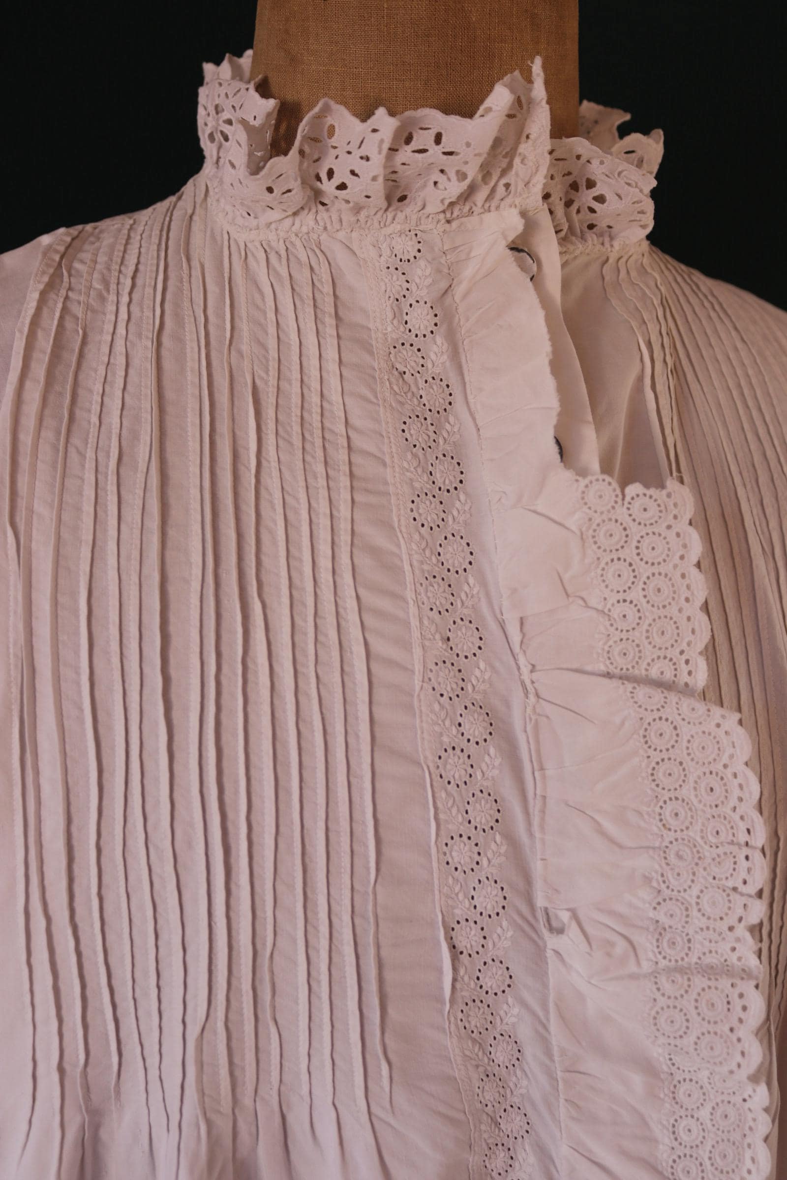 Antique 1800s Victorian white cotton nightgown - vintage 1900s dress - cottagecore - broderie Anglais - 56” chest