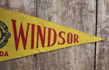 Vintage 1950s Canada pennant - mid century pennant - tourist souvenir - screen print