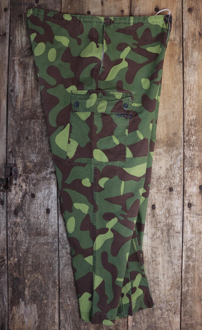 Vintage 1980s Finnish M62 camo trousers - windproof paratrooper pants - 40” x 28”