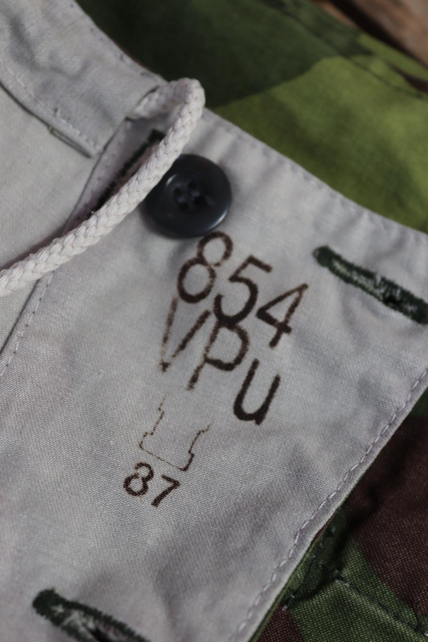 Vintage 1980s Finnish M62 camo trousers - windproof paratrooper pants - 40” x 28”