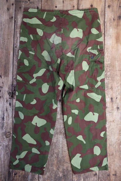 Vintage 1980s Finnish M62 camo trousers - windproof paratrooper pants - 38” x 29”