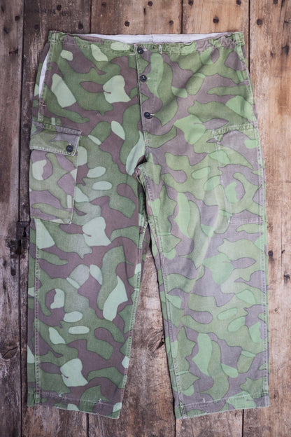 Vintage 1960s Finnish M62 camo trousers - windproof paratrooper pants - 41” x 27”