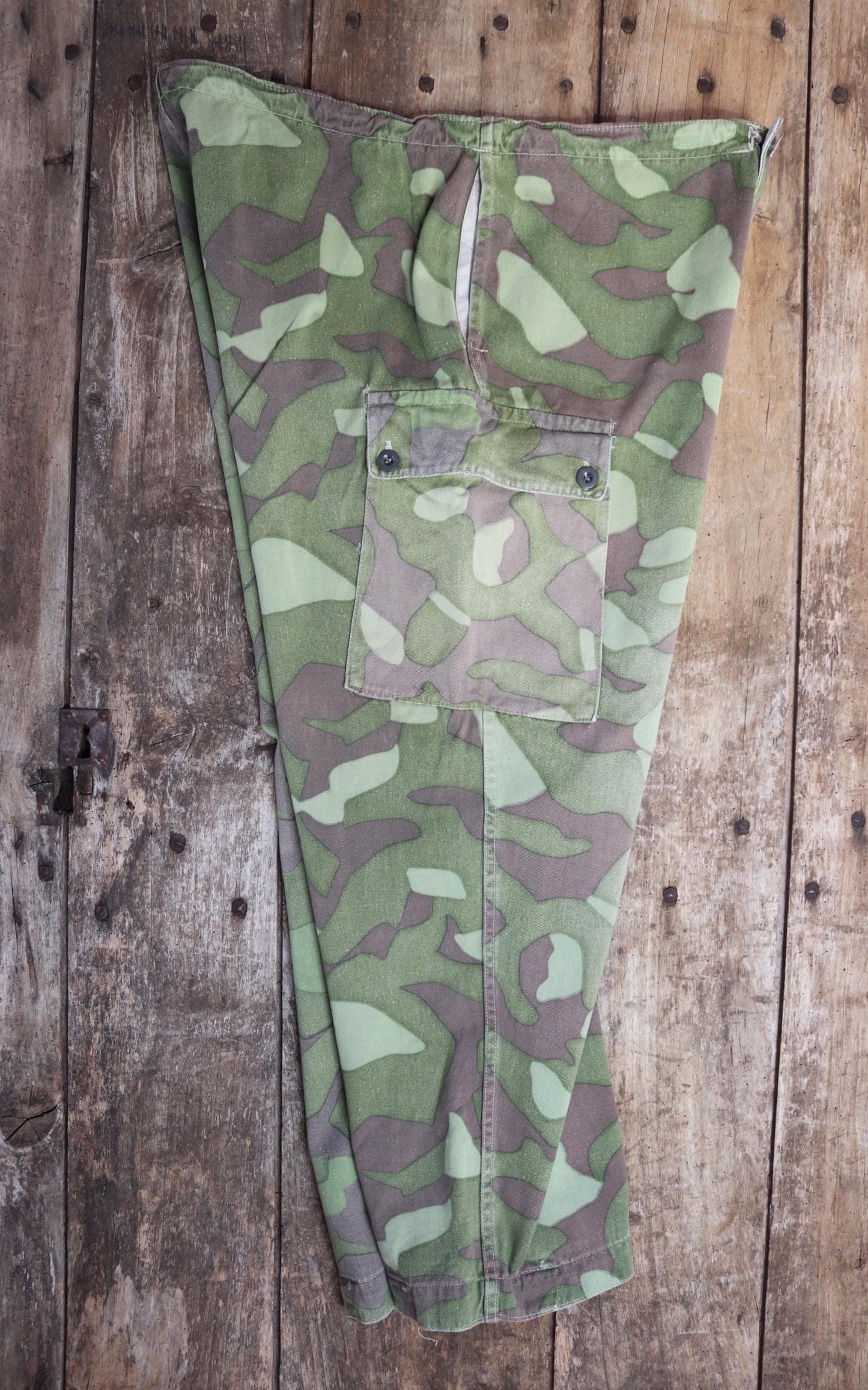 Vintage 1960s Finnish M62 camo trousers - windproof paratrooper pants - 41” x 27”