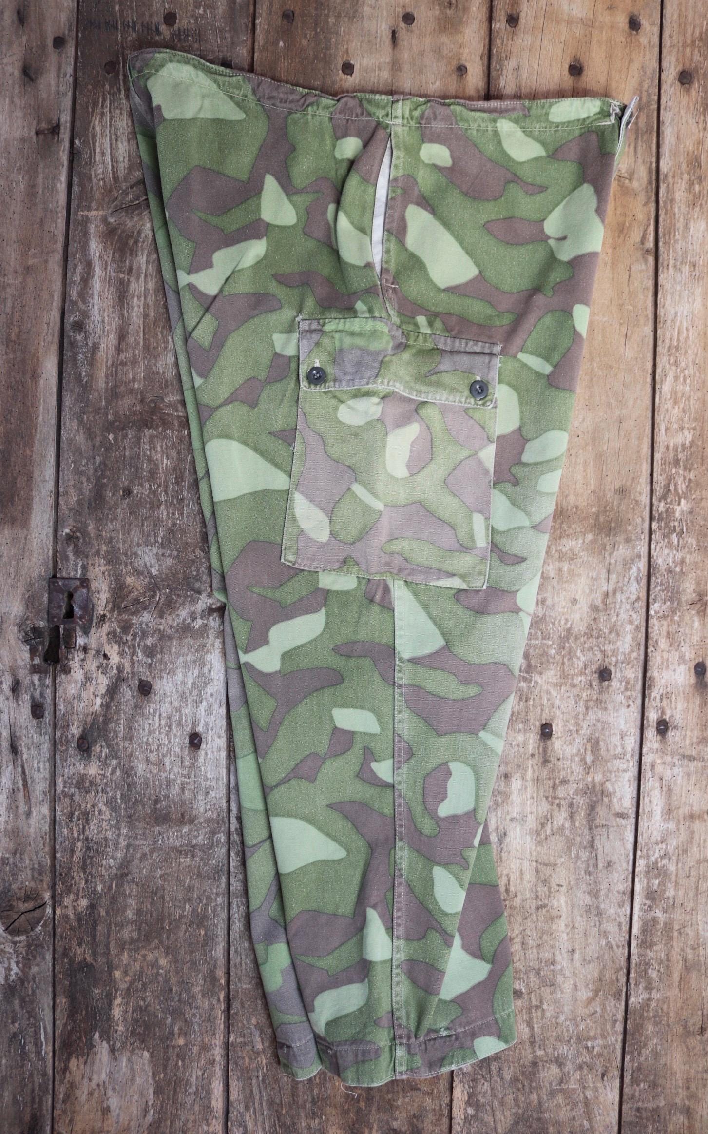 Vintage 1960s Finnish M62 camo trousers - windproof paratrooper pants - 41” x 27”