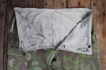 Vintage 1960s Finnish M62 camo trousers - windproof paratrooper pants - 41” x 27”