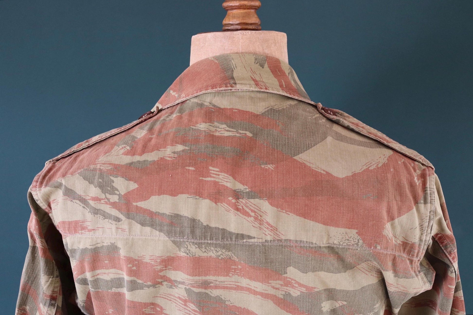 Vintage 1960s French lizard camo M47 TAP jacket - herringbone cotton - military workwear - 41" chest