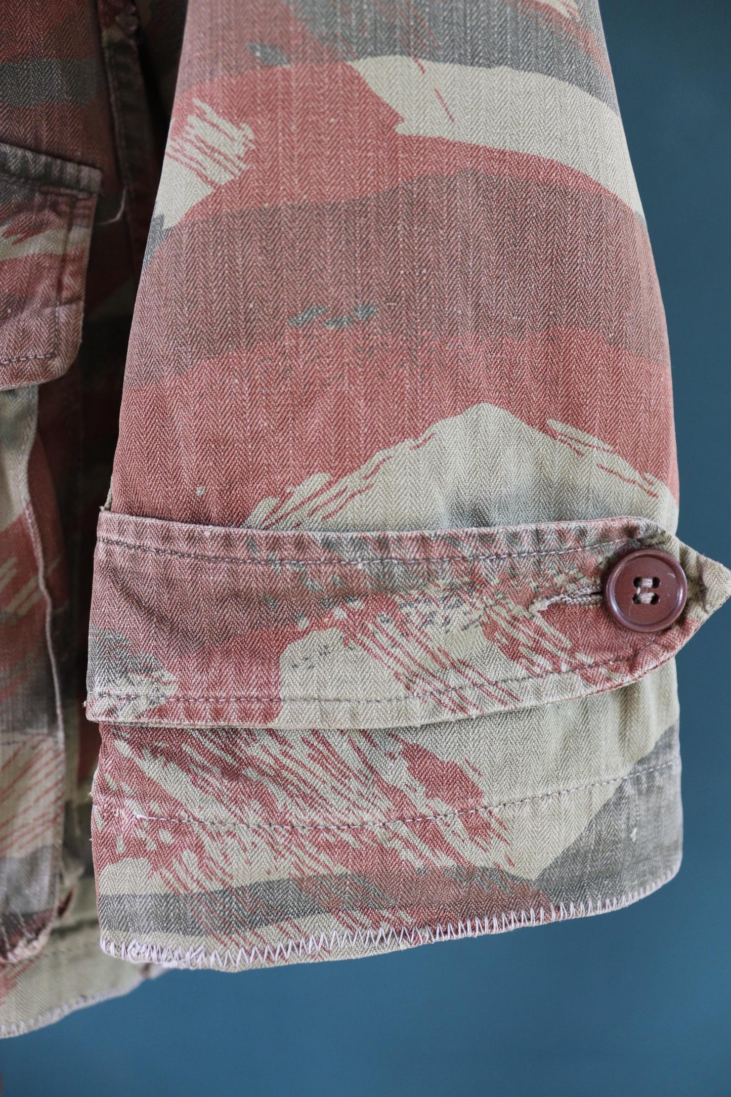 Vintage 1960s French lizard camo M47 TAP jacket - herringbone cotton - military workwear - 41" chest