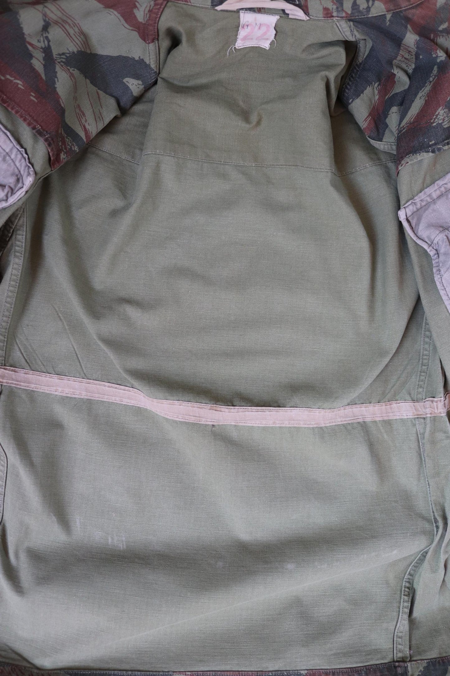 Vintage 1960s French lizard camo M47 TAP jacket - herringbone cotton - military workwear - 41" chest