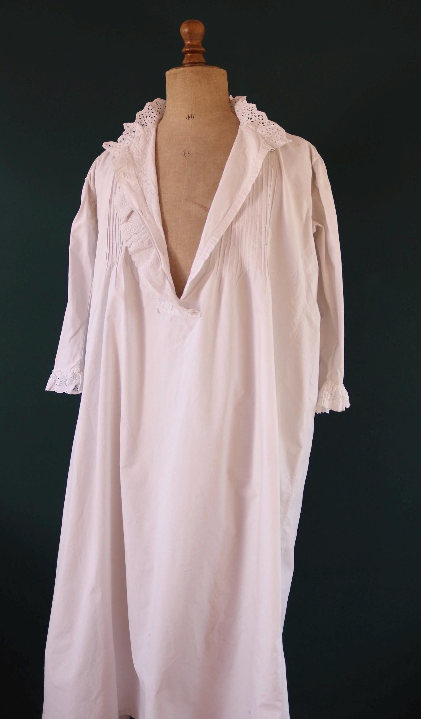 Antique 1800s Victorian white cotton nightgown - vintage 1900s dress - cottagecore - broderie Anglais - 56” chest