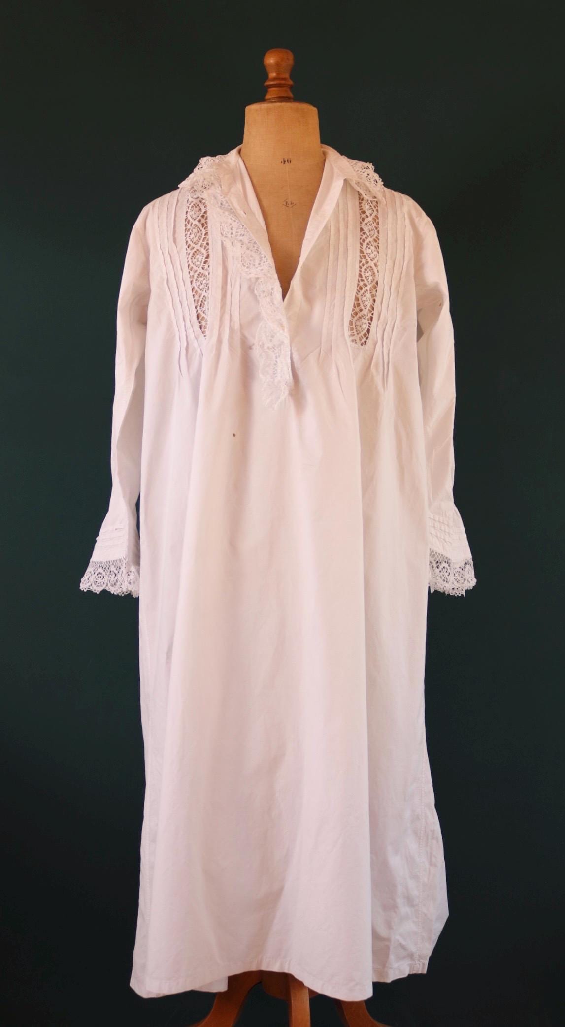 Antique 1800s Victorian white cotton nightgown - vintage 1900s dress - cottagecore - handmade lace - 48” chest