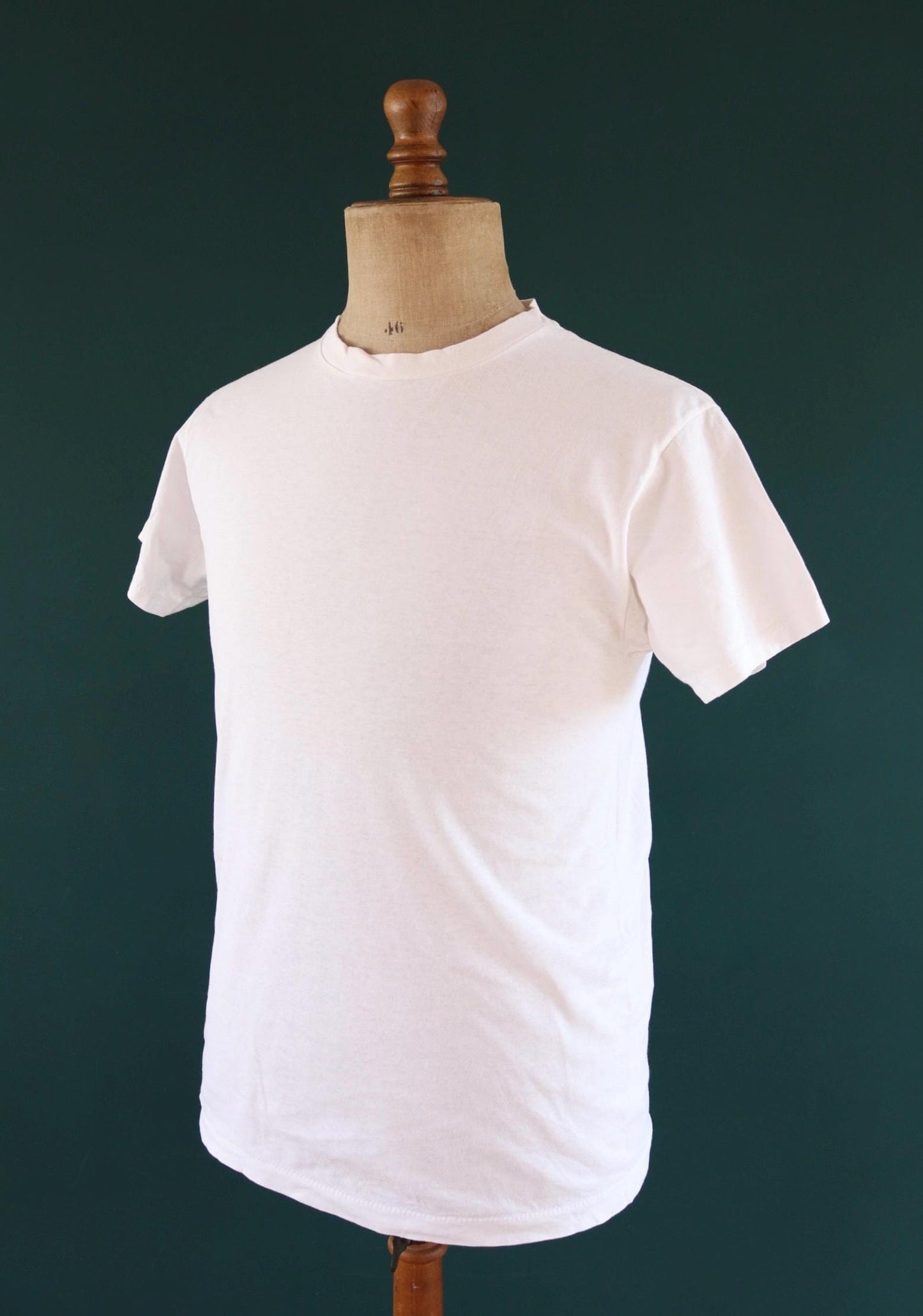Vintage 1990s Hanes blank t shirt - plain white tee - 39” chest