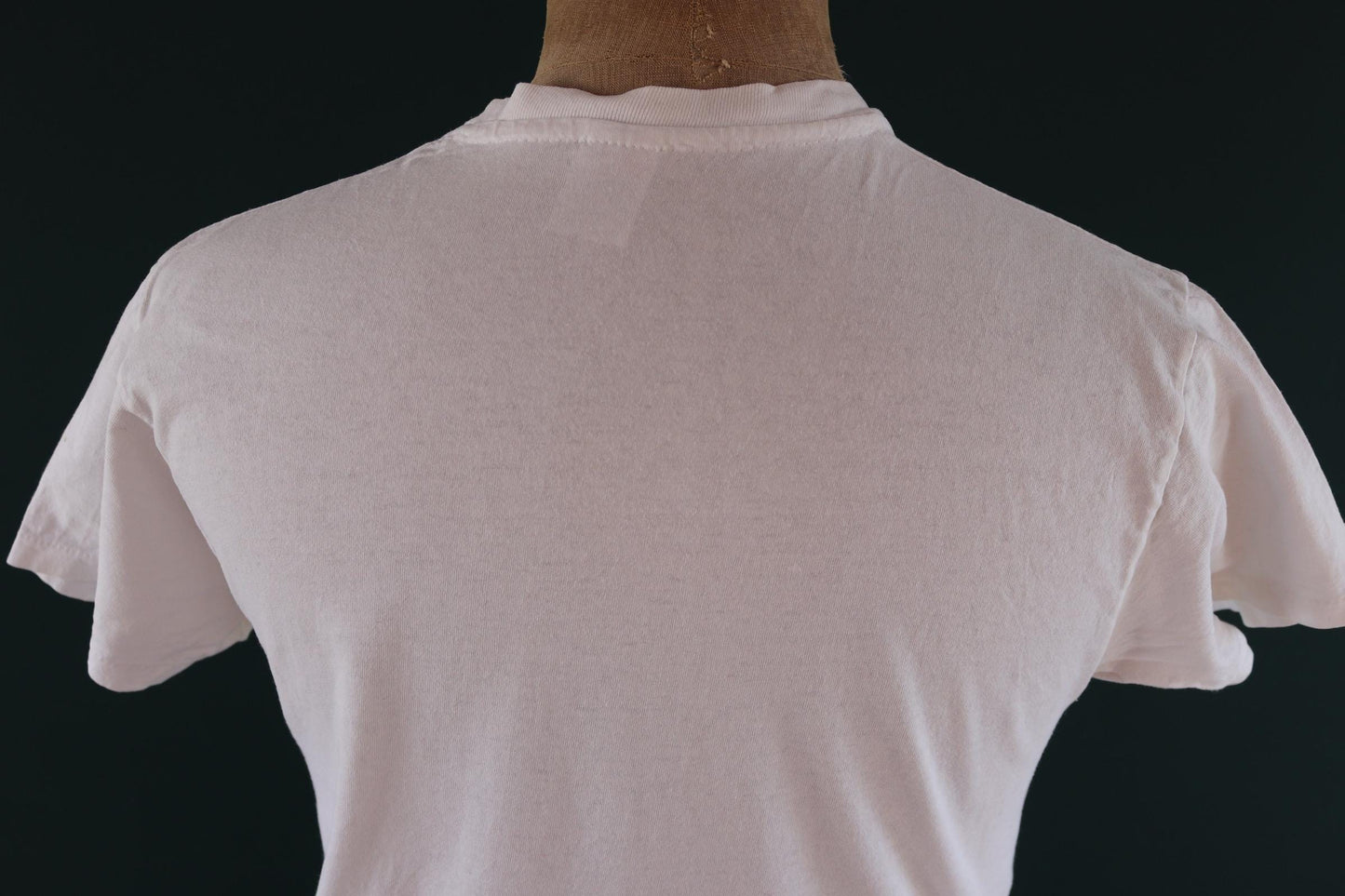 Vintage 1990s Hanes blank t shirt - plain white tee - 39” chest