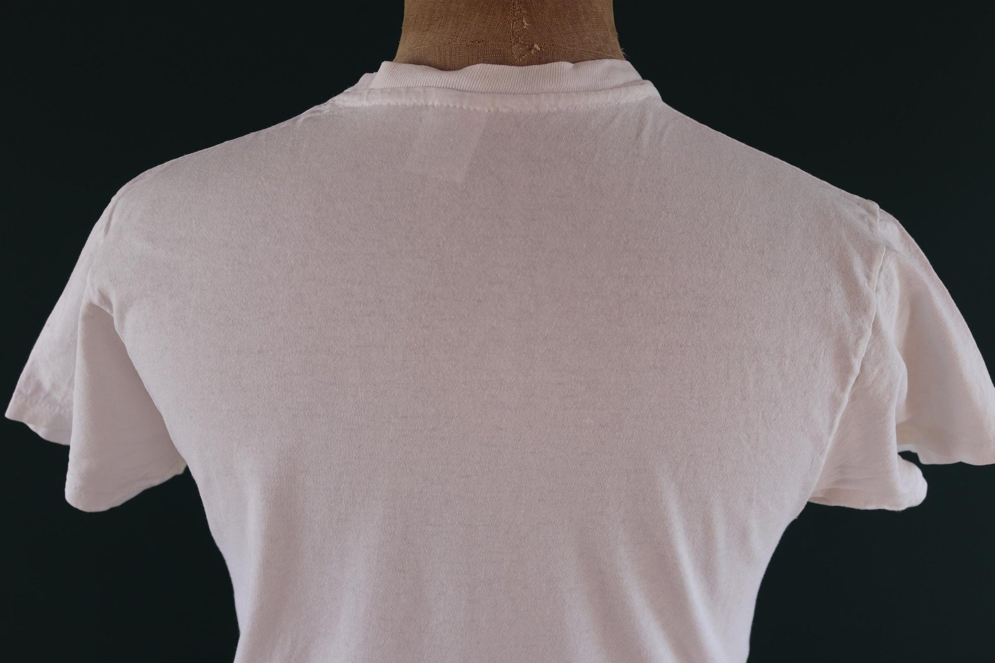 Vintage 1990s Hanes blank t shirt - plain white tee - 39” chest