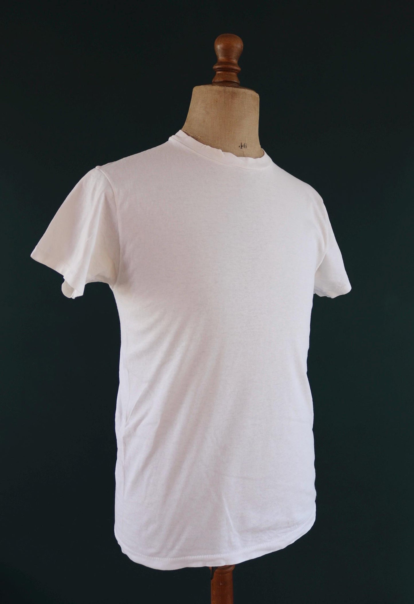Vintage 1990s Hanes blank t shirt - plain white tee - 39” chest