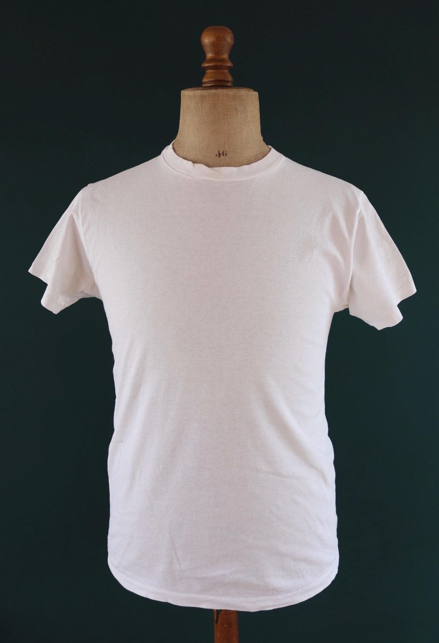 Vintage 1990s Hanes blank t shirt - plain white tee - 39” chest
