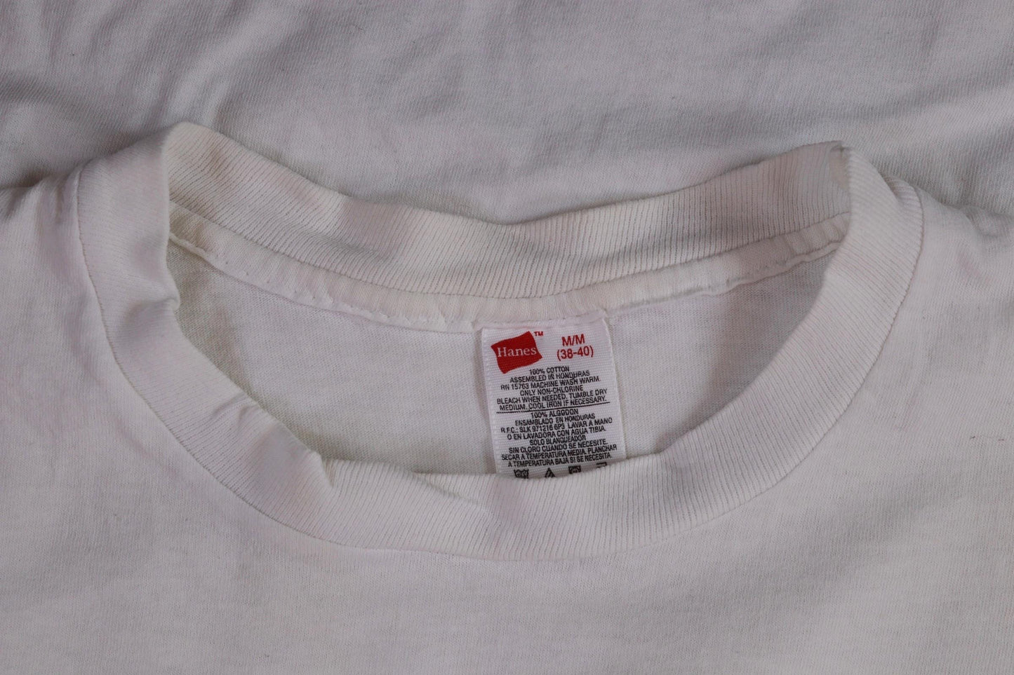 Vintage 1990s Hanes blank t shirt - plain white tee - 39” chest