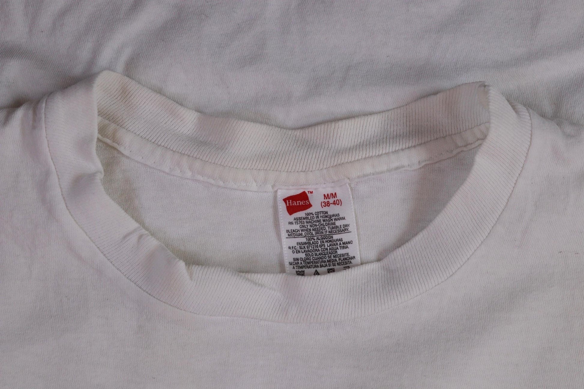 Vintage 1990s Hanes blank t shirt - plain white tee - 39” chest