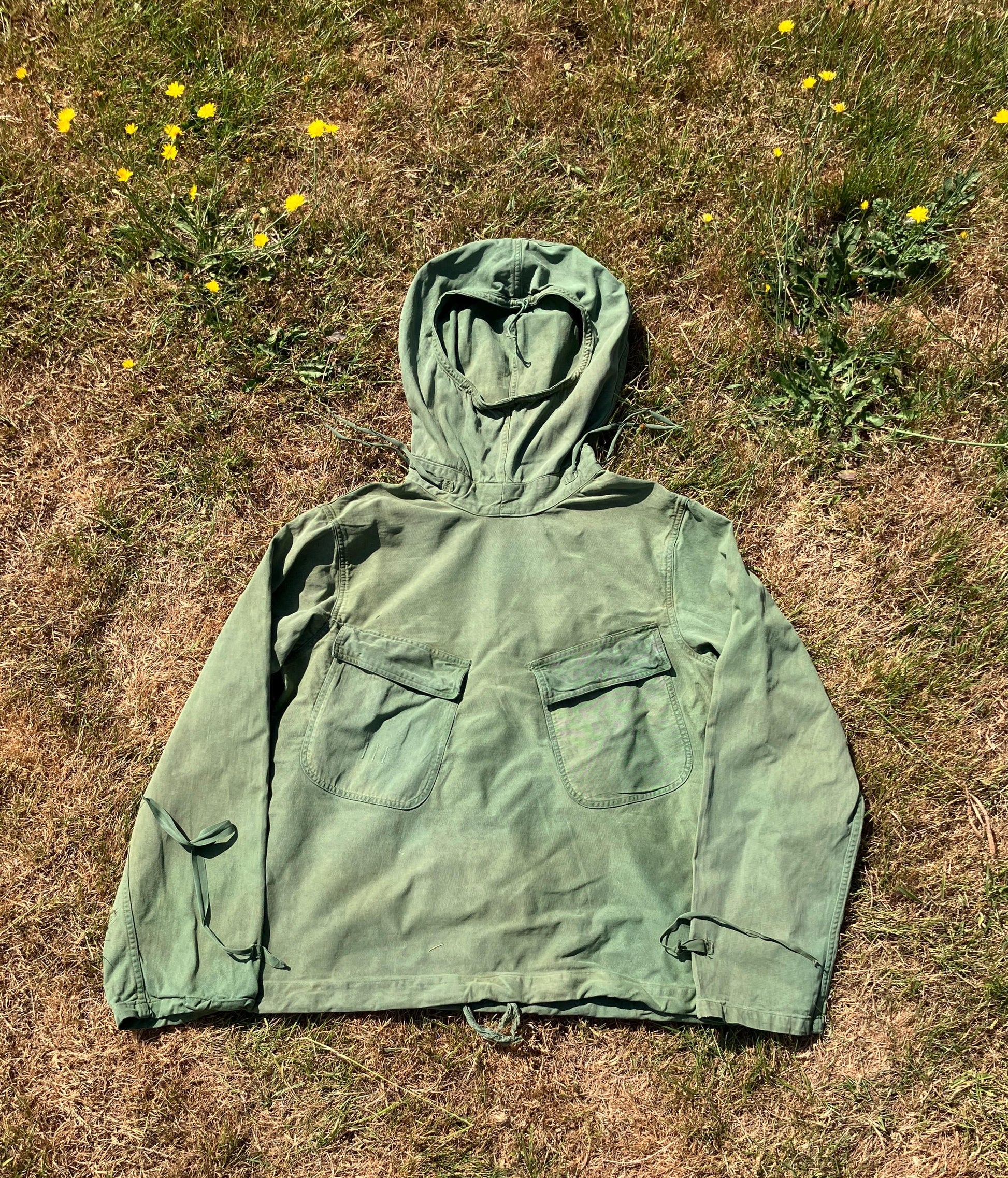 Vintage 1940s US Navy gunners smock - wet weather parka - WW2 USN - naval deck jacket - military anorak - 50” chest