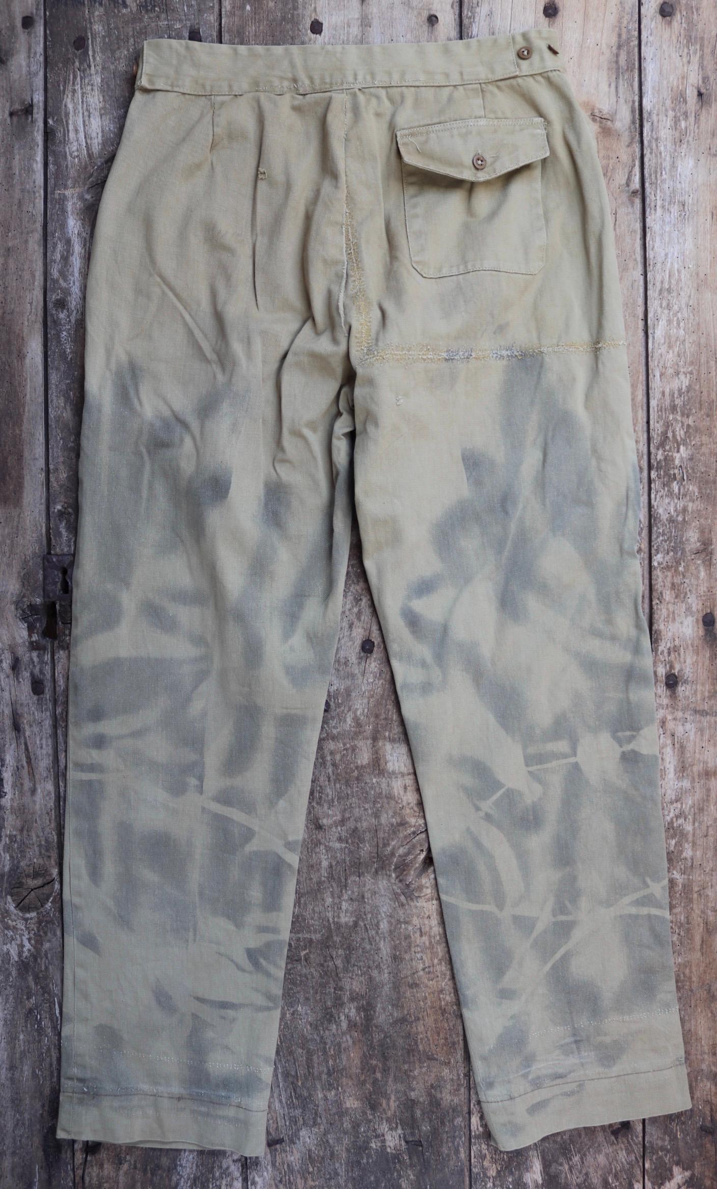 Vintage 1950s British army chinos - military trousers - pleated pants - 33" x 33"