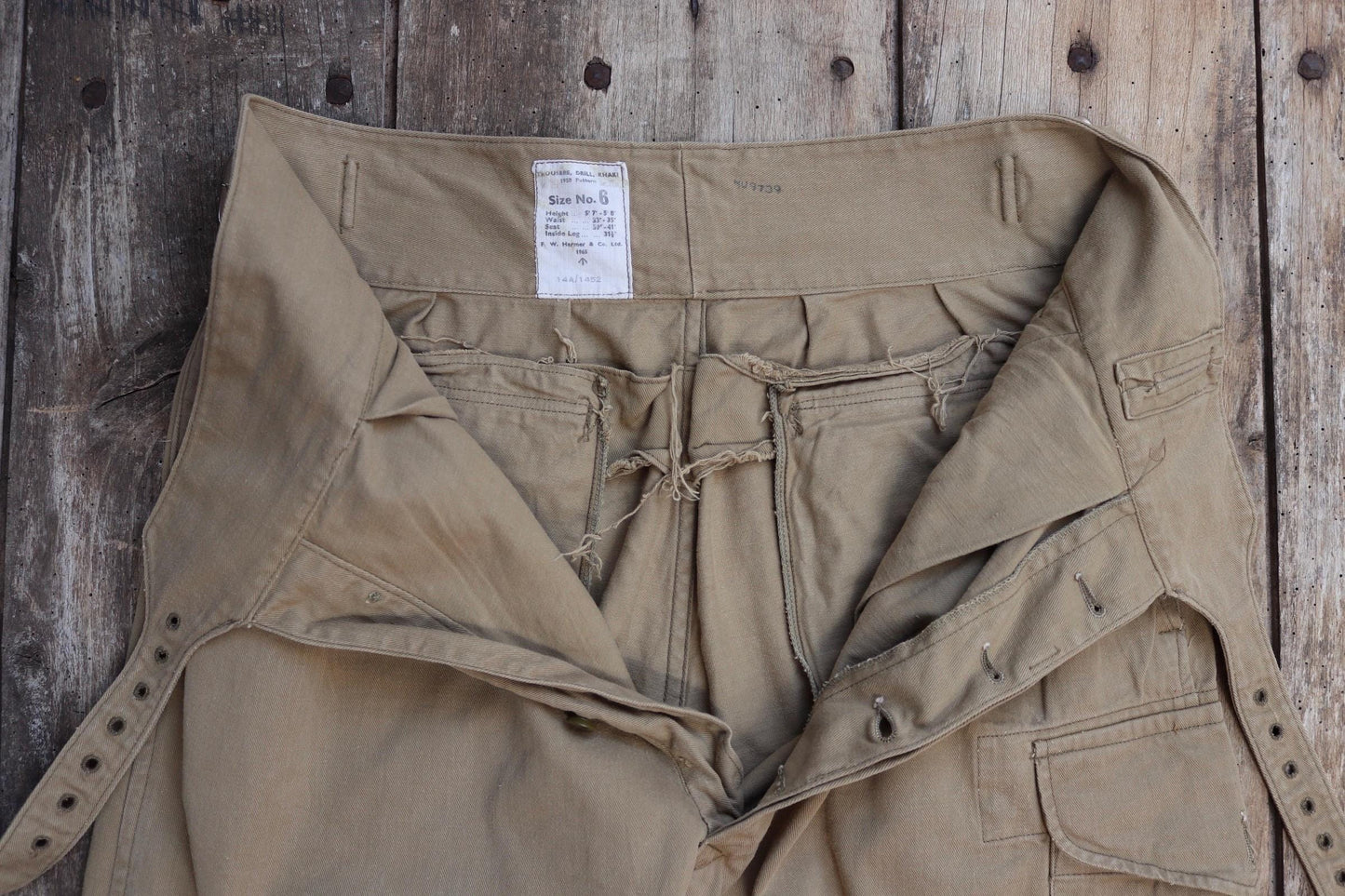 Vintage 1960s British army Gurkha trousers - military pleated pants - 30" x 27"
