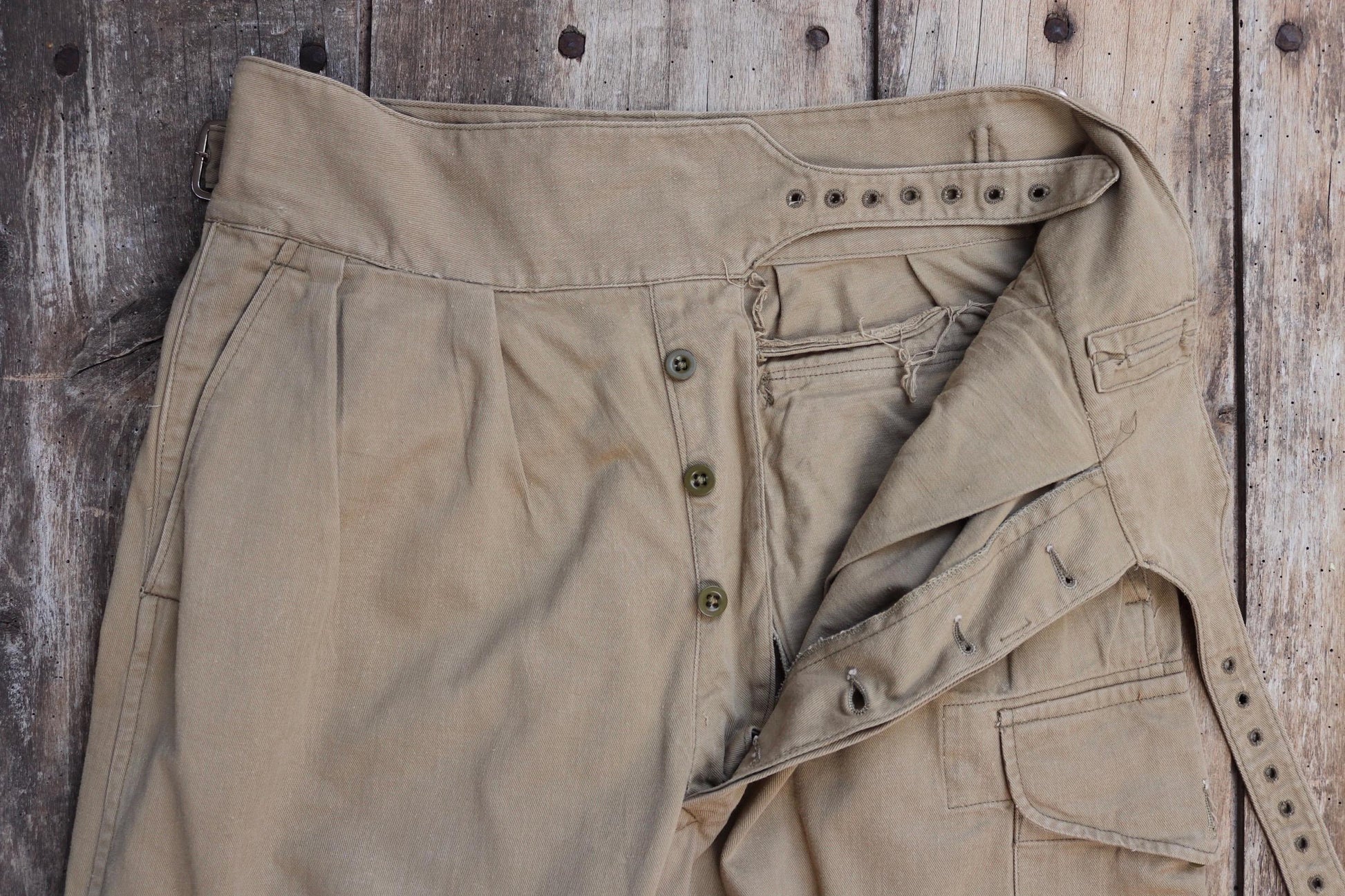 Vintage 1960s British army Gurkha trousers - military pleated pants - 30" x 27"