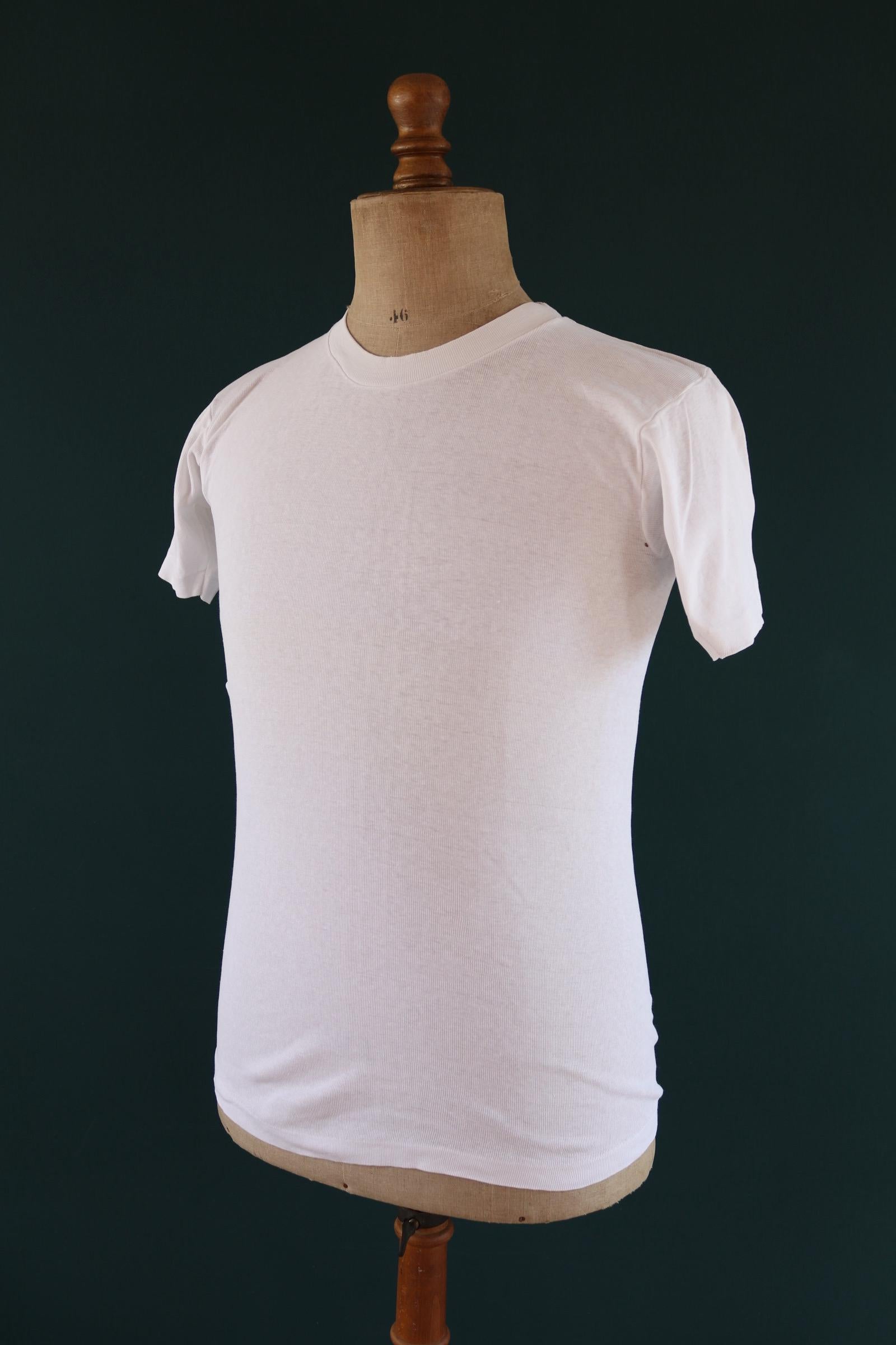 Vintage 1970s blank t shirt - plain white tee - 32” 34” 36” chest