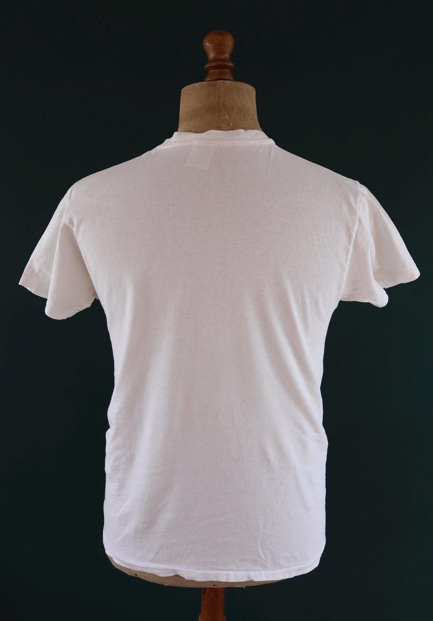 Vintage 1990s Hanes blank t shirt - plain white tee - 39” chest