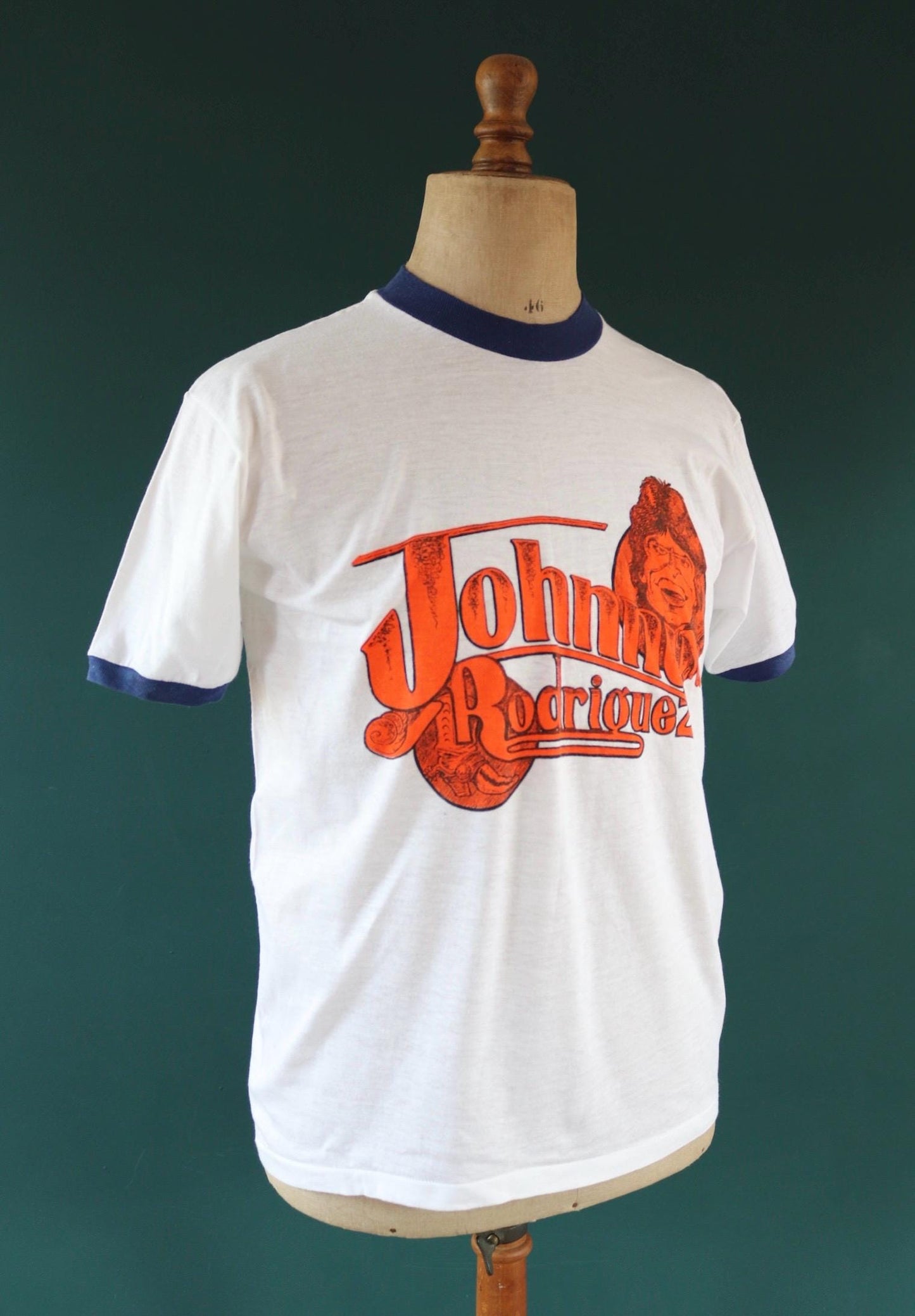Vintage 1970s country music t shirt - Johnny Rodriguez print - rock tee - 42” chest