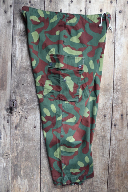 Vintage 1980s Finnish M62 camo trousers - windproof paratrooper pants - 42” x 28”