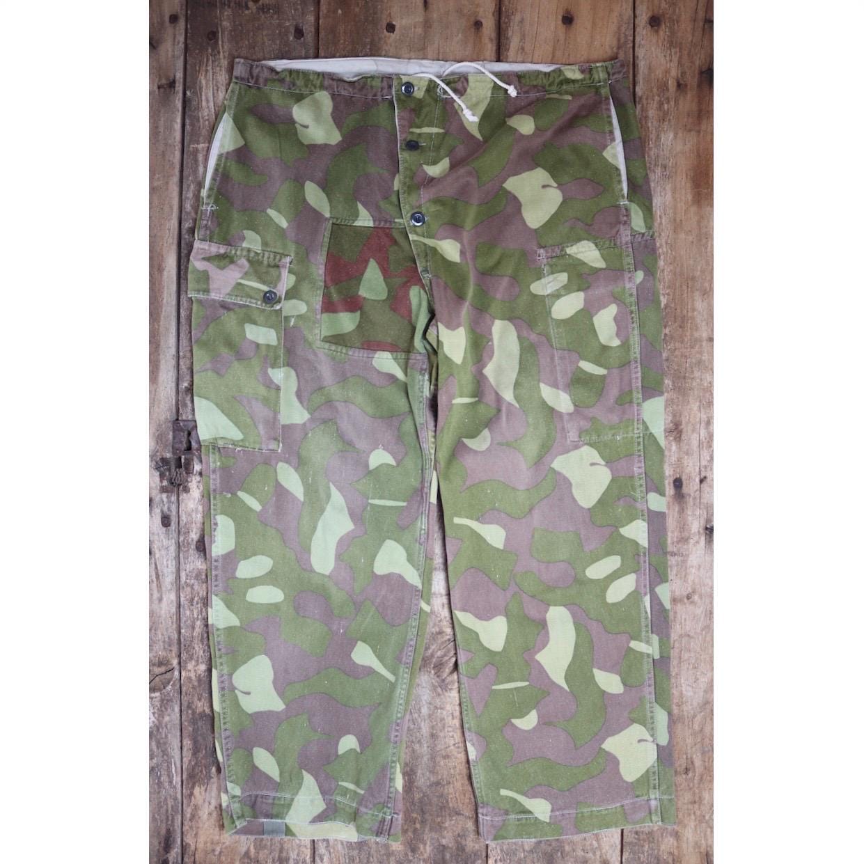 Vintage 1970s Finnish M62 camo trousers - windproof paratrooper pants - 42” x 28”