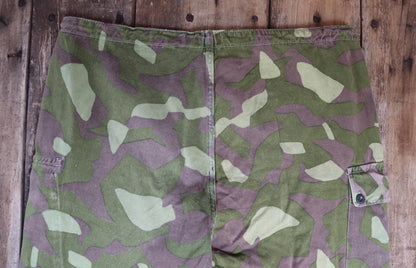 Vintage 1970s Finnish M62 camo trousers - windproof paratrooper pants - 42” x 28”