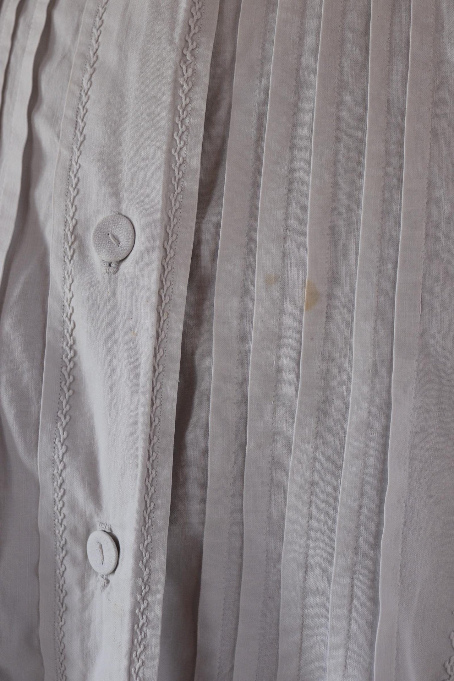 Antique 1800s Victorian white cotton nightgown - vintage 1900s dress - cottagecore - handmade lace - 43” chest